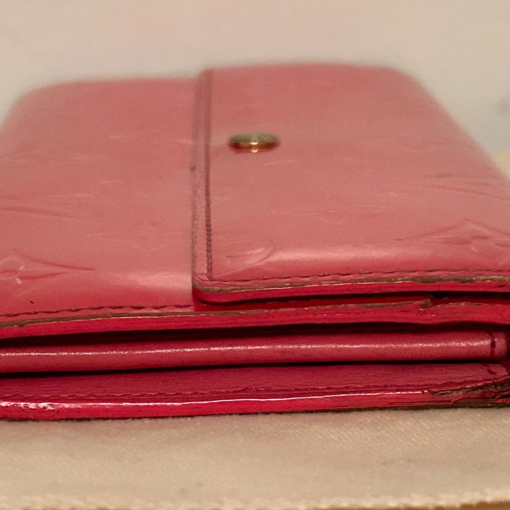 Louis Vuitton Sarah Wallet in Monogram Vernis leather. Authentic and Vintage - Picture 4 of 12